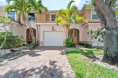 2410 Seminole Palms Dr, Greenacres: photo 1 of 37