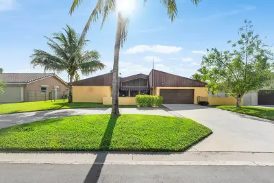 168 Meadowlark Dr, Royal Palm Beach: photo 1 of 31
