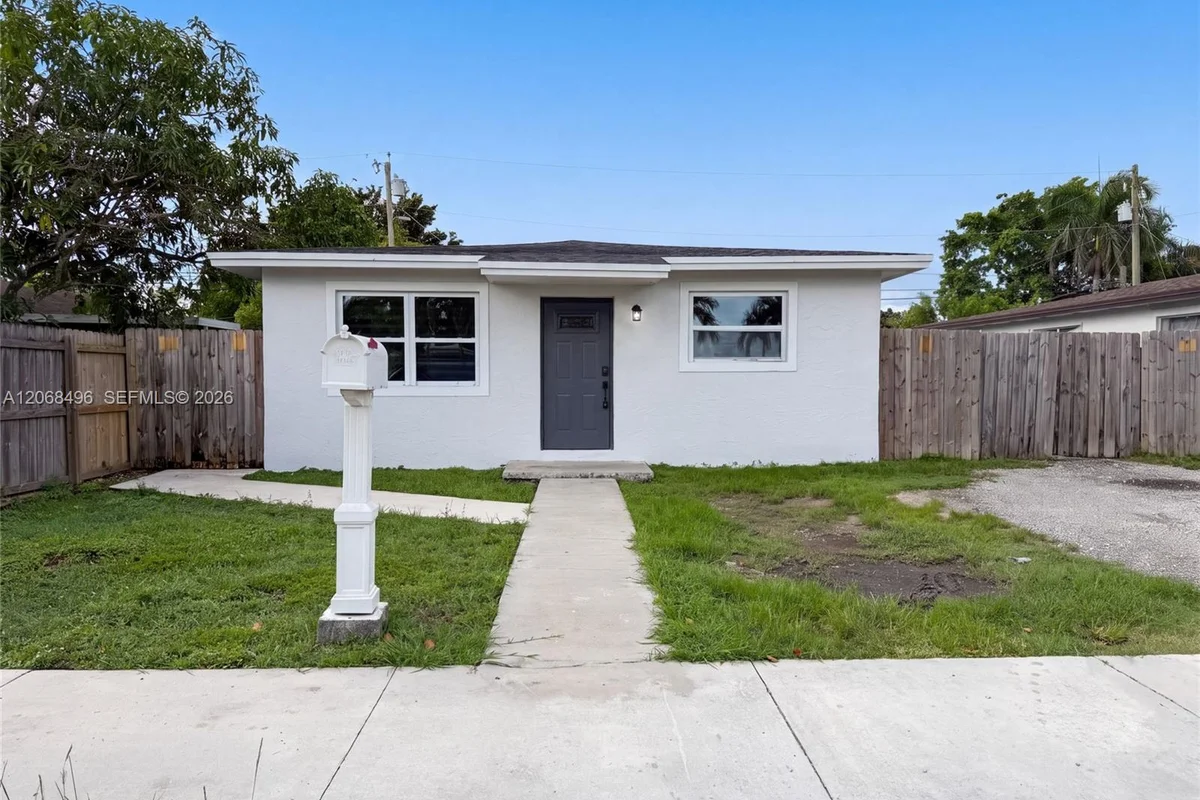 1320 NW 15th St, Homestead: photo 1 of 22