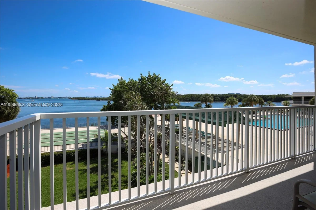 300 Bayview Dr #216, Sunny Isles Beach: photo 1 of 27