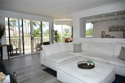 1000 E Island Blvd #303, Aventura: photo 1 of 30