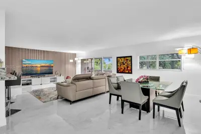 800 NE 195th St #220, Miami: photo 1 of 64