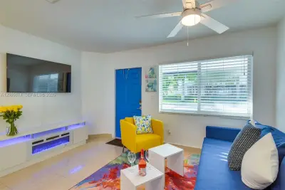 412 NE 4th Ave, Hallandale Beach: photo 1 of 42