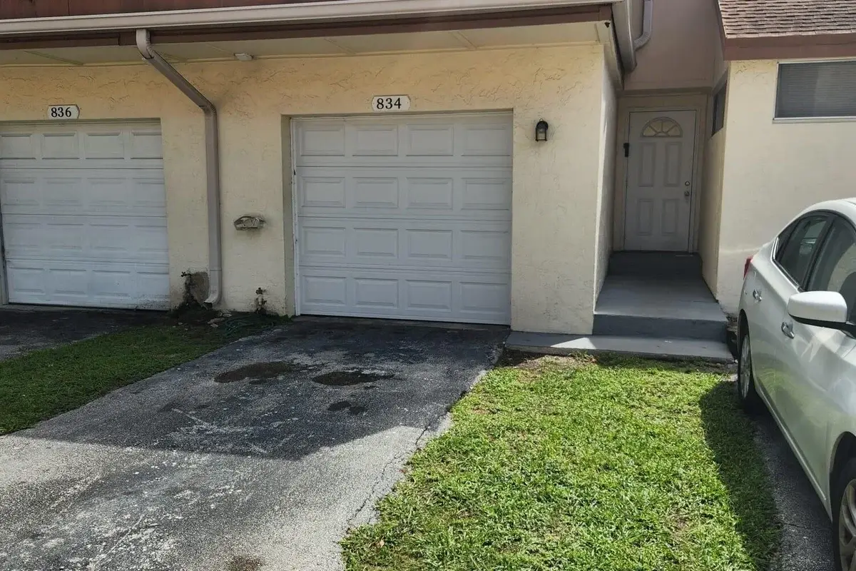 834 NW 82nd Ave, Plantation: photo 1 of 7