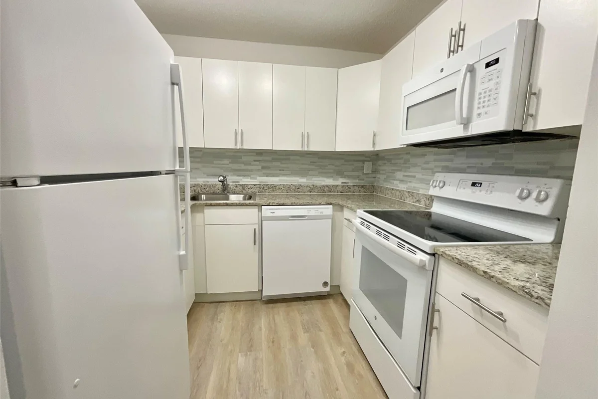 9517 Fontainebleau Blvd #591-317, Miami: photo 1 of 21
