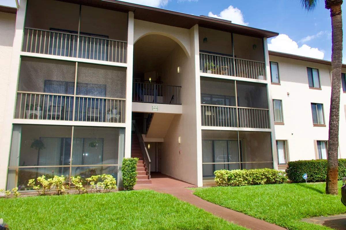 208 Foxtail Dr #D2, West Palm Beach: photo 1 of 40