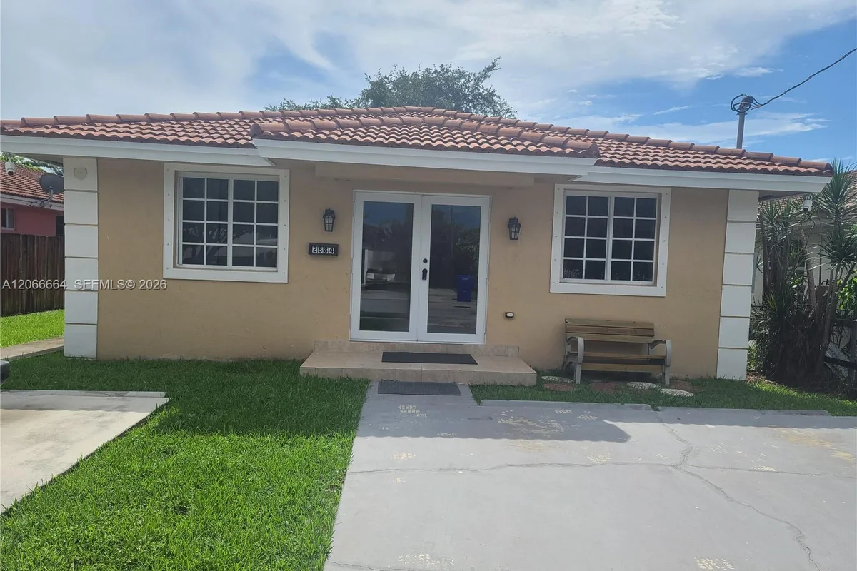 2884 SW 36th Ave, Miami: photo 1 of 26