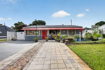 1660 SW 48th Ave, Fort Lauderdale: photo 1 of 46