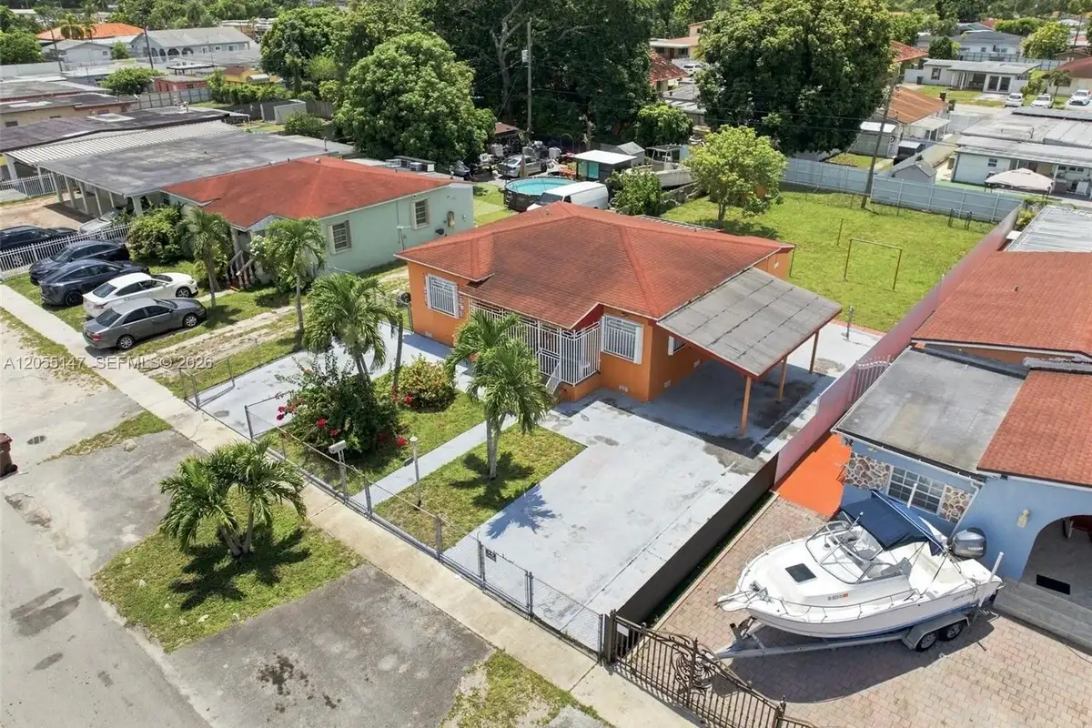 636 E 48th St, Hialeah: photo 1 of 36