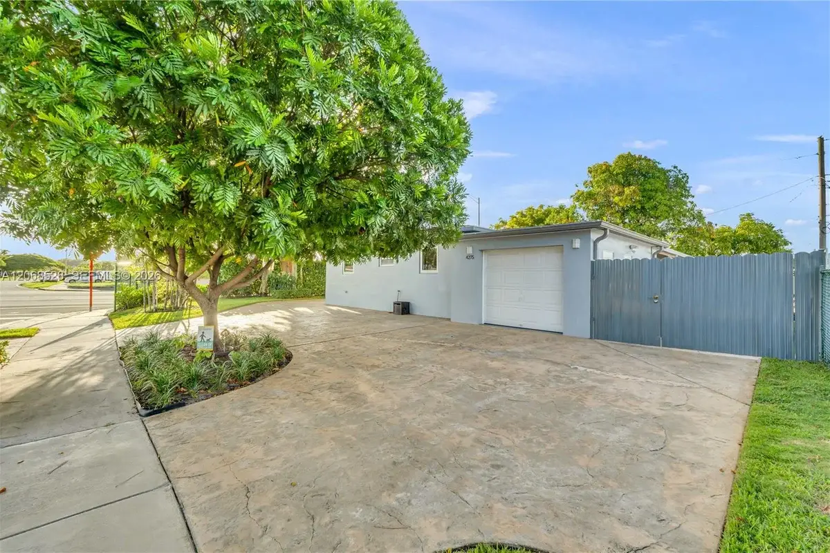 4275 SW 87th Ave, Miami: photo 1 of 43
