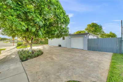 4275 SW 87th Ave, Miami: photo 1 of 43