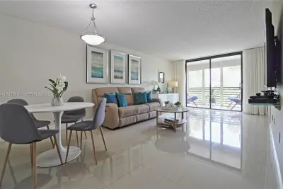 1100 Colony Point Cir #419, Pembroke Pines: photo 1 of 32