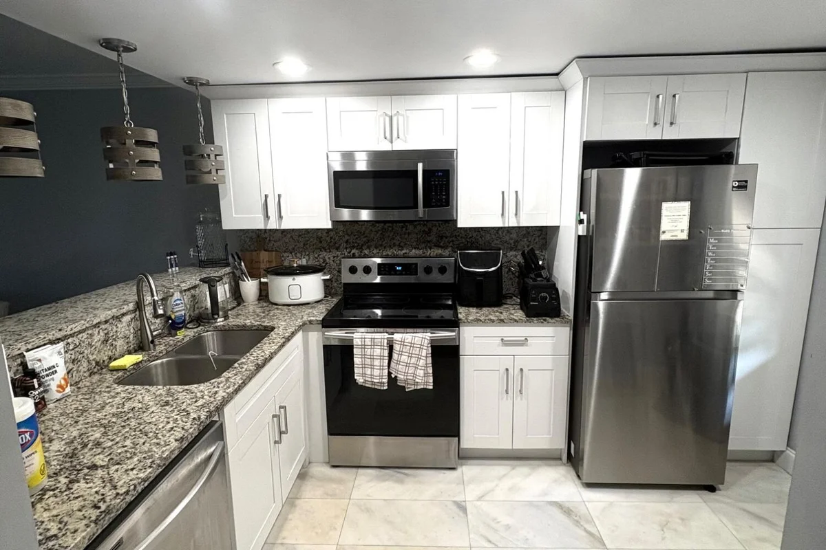605 Oaks Dr #304, Pompano Beach: photo 1 of 28