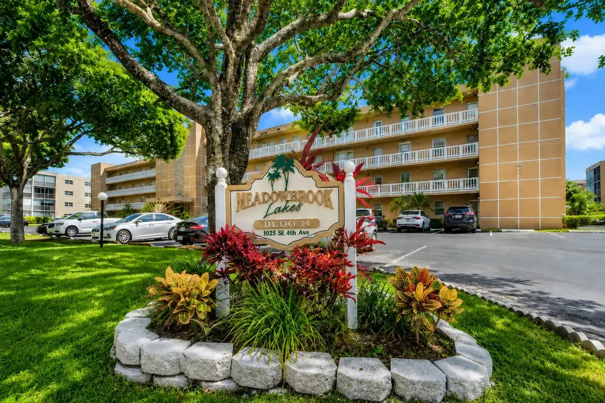 1025 SE 4th Ave #101, Dania Beach: photo 1 of 20