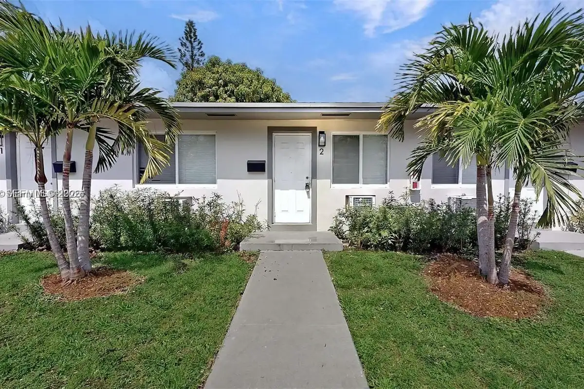 891 SW 5th St #2, Miami: photo 1 of 21