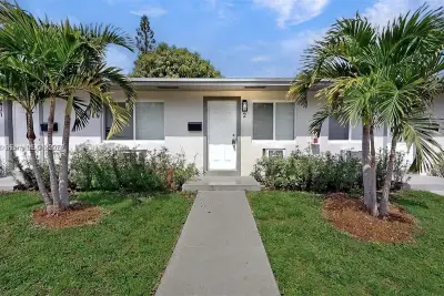 891 SW 5th St #2, Miami: photo 1 of 21