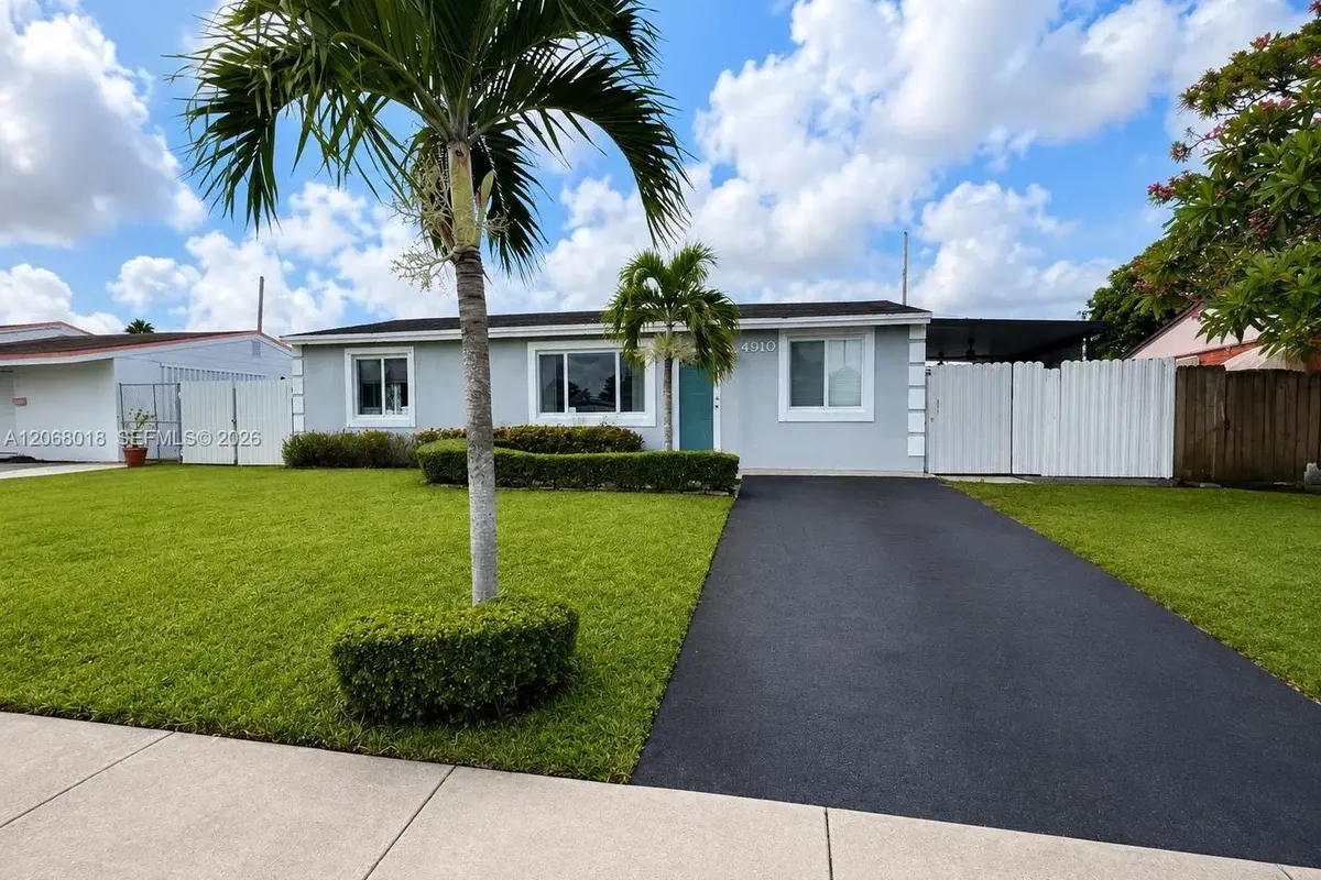4910 SW 16th St, Fort Lauderdale: photo 1 of 25