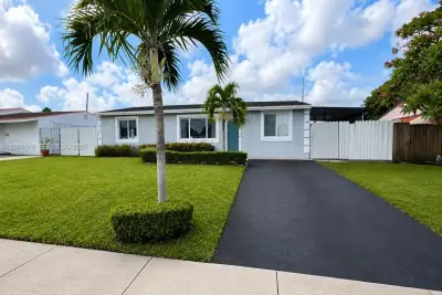 4910 SW 16th St, Fort Lauderdale: photo 1 of 25