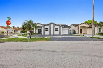 17150 SW 145th Ct, Miami: photo 1 of 29