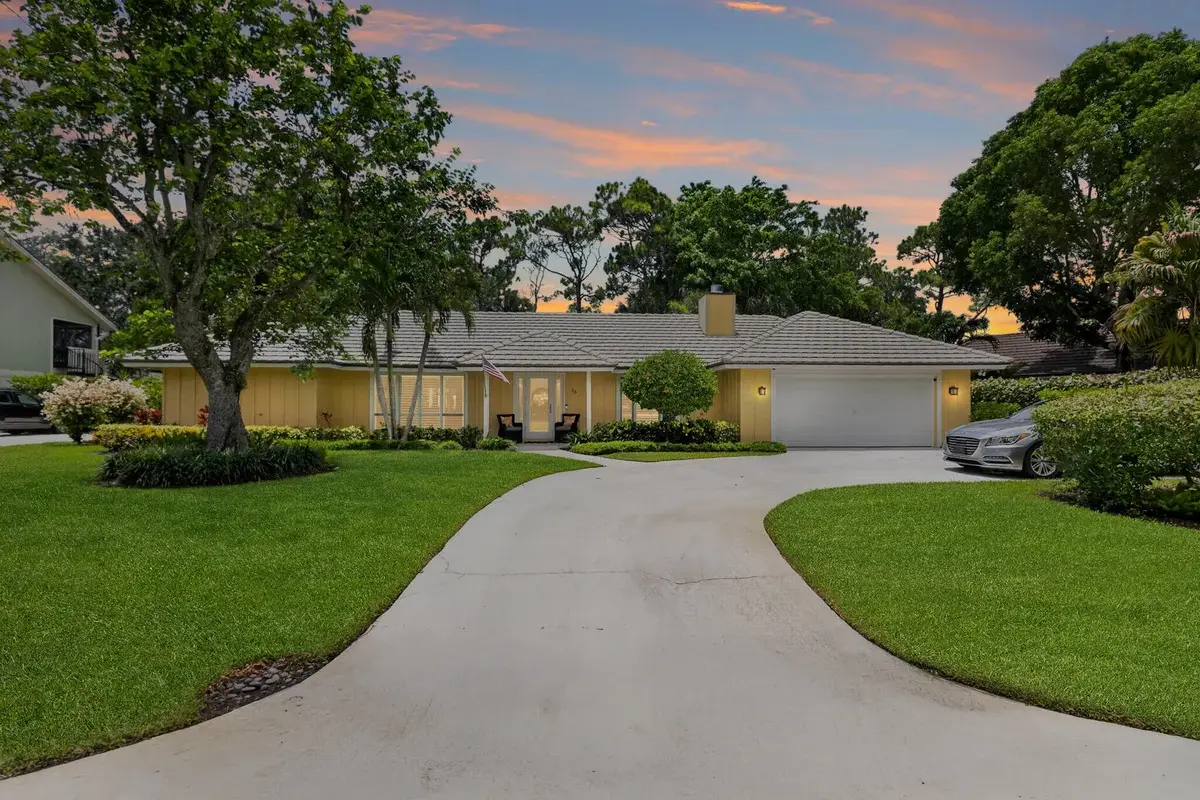 26 Cambria Rd W, Palm Beach Gardens: photo 1 of 60