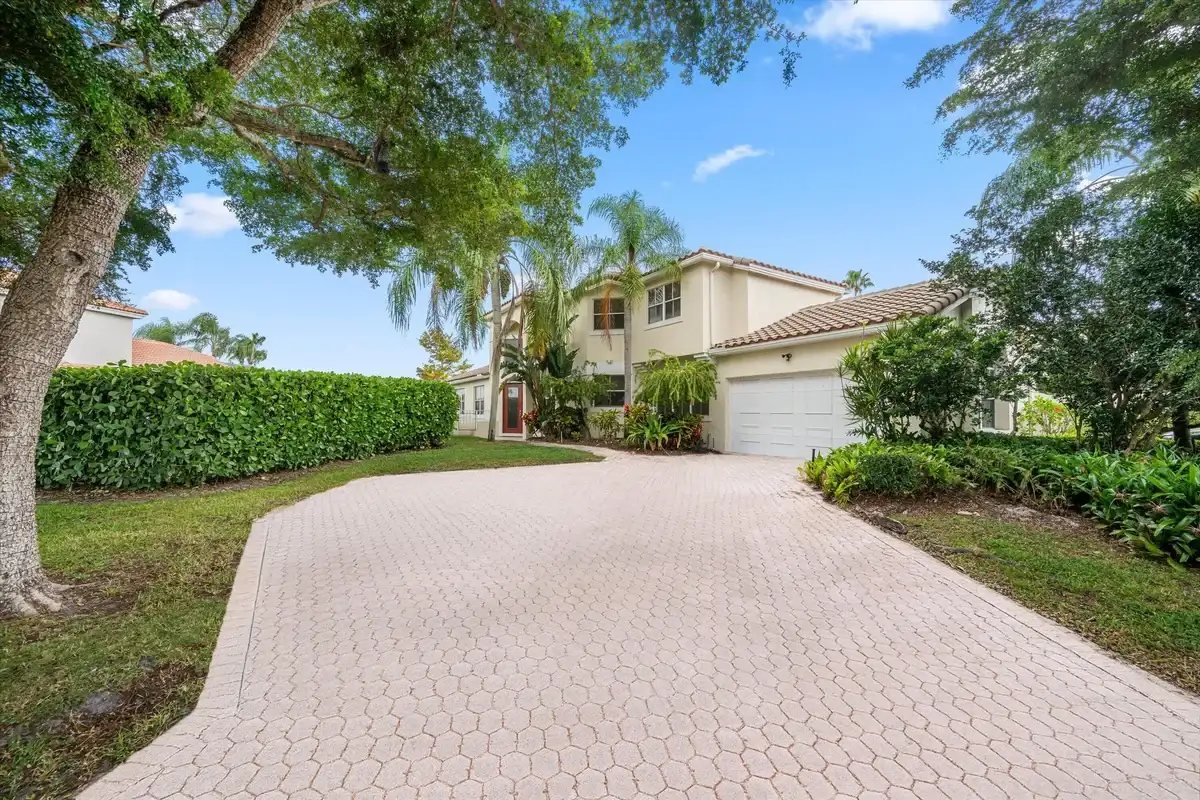 2104 Country Golf Dr, Wellington: photo 1 of 15
