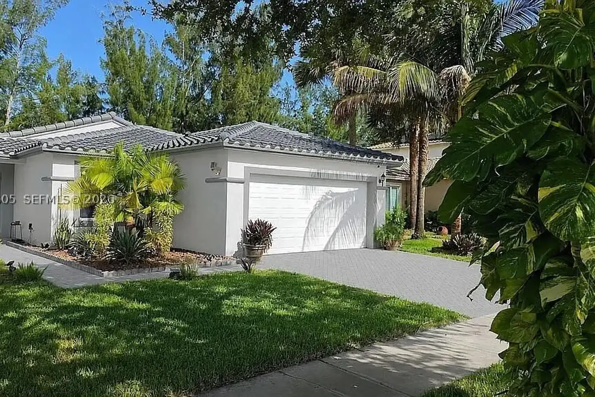 4638 SW 134th Ave, Miramar: photo 1 of 24