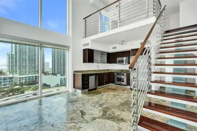 41 SE 5th St #1016, Miami: photo 1 of 55
