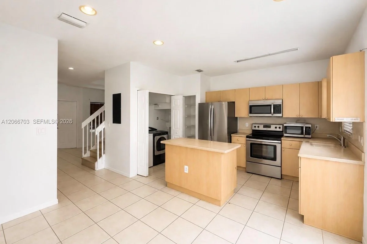3007 SE 17th Ave, Homestead: photo 1 of 12