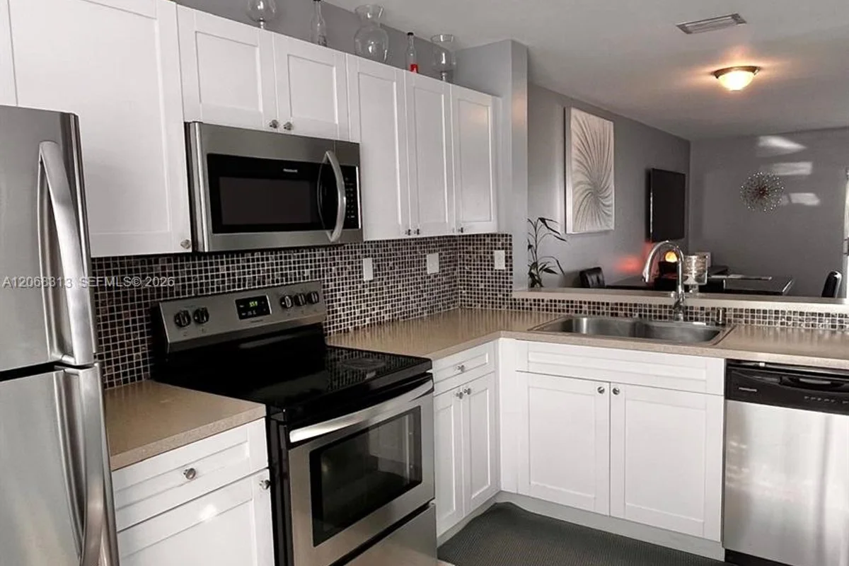 17722 SW 141st Ct, Miami: photo 1 of 52