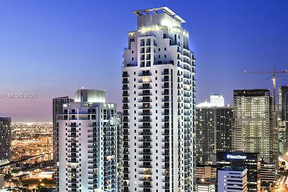 1060 Brickell Ave #1501, Miami: photo 1 of 8