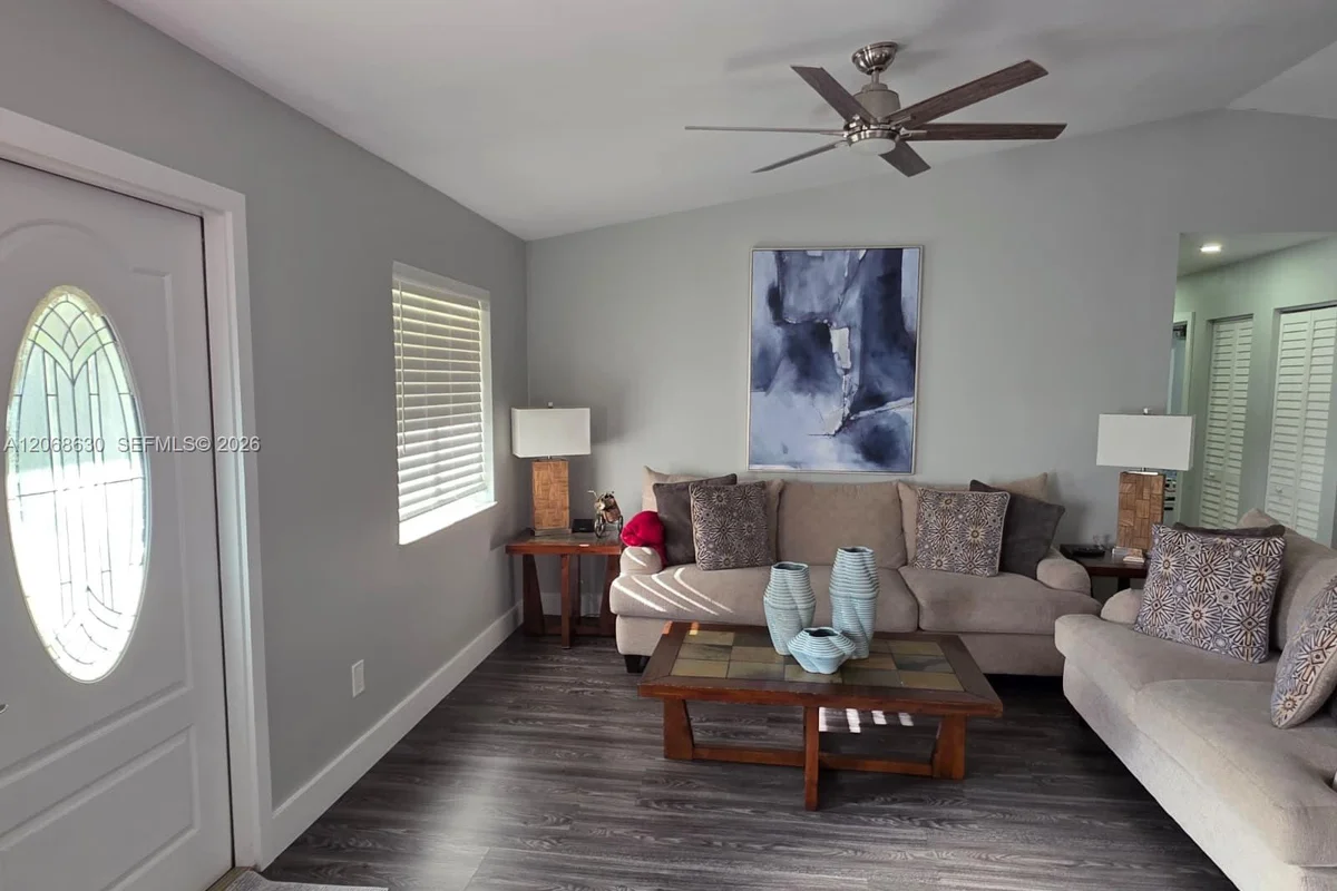 11122 SW 143rd Ct, Miami: photo 1 of 17