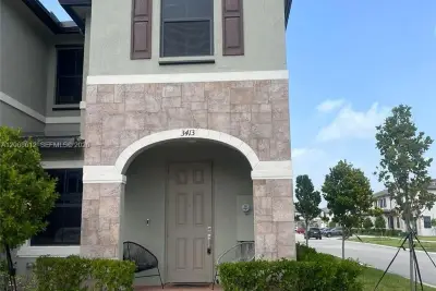 3413 W 113th St, Hialeah: photo 1 of 7