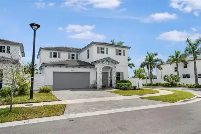 21189 SW 127th Ct, Miami: photo 1 of 47