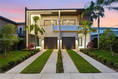 2927 SW 36th Ave, Miami: photo 1 of 32