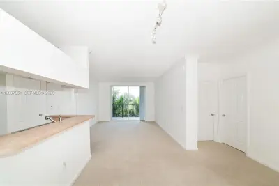 17150 N Bay Rd #2512, Sunny Isles Beach: photo 1 of 56