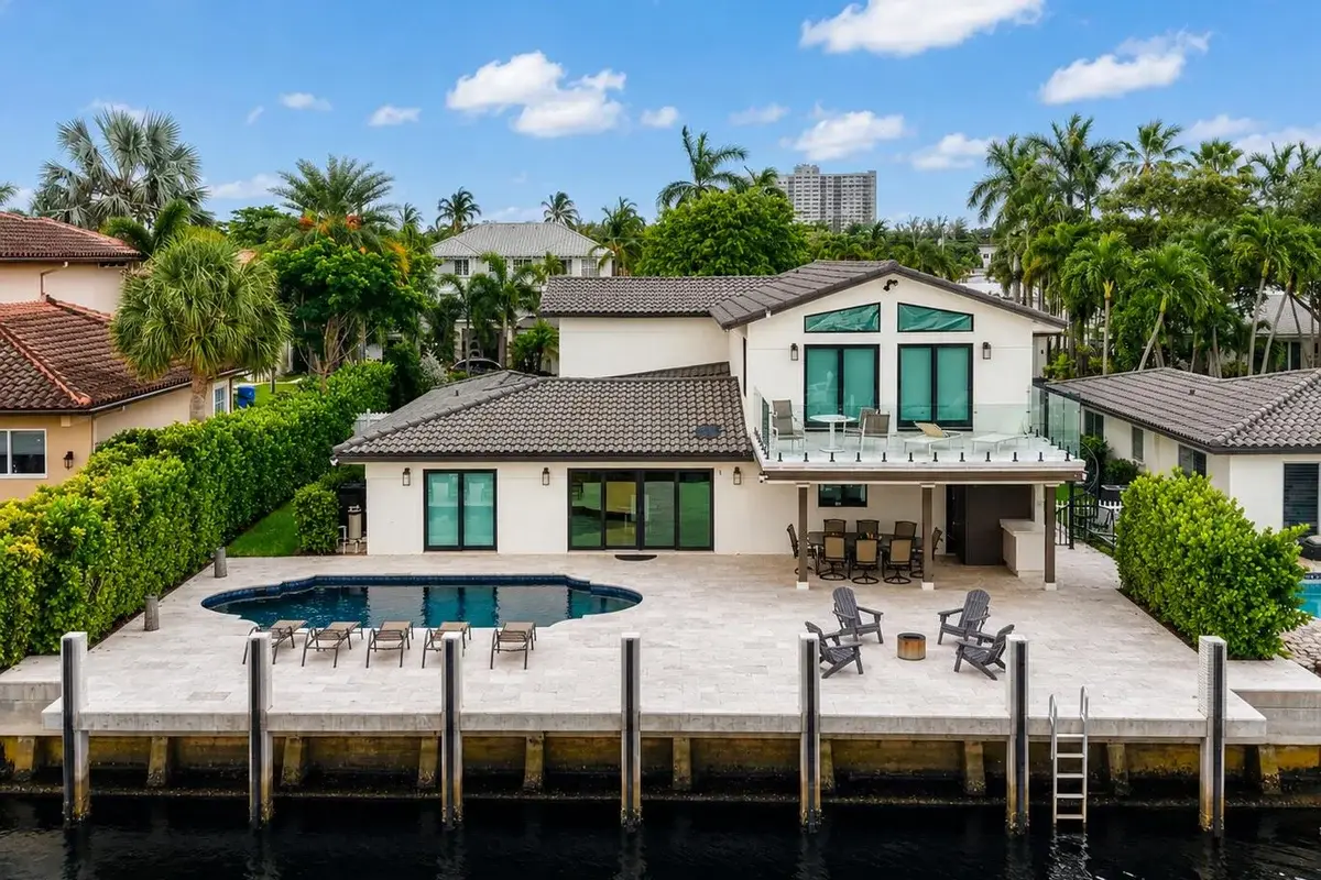 2447 SE 10th St, Pompano Beach: photo 1 of 35