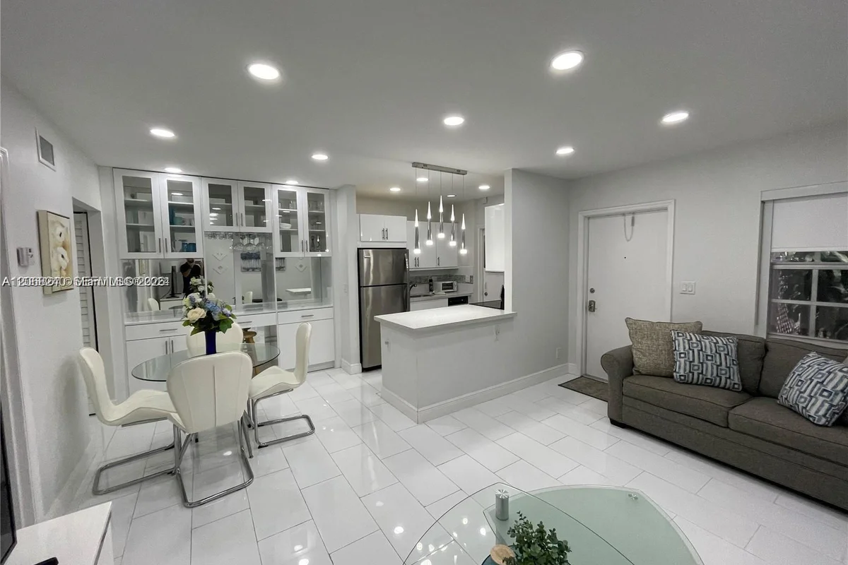 1407 NE 56th St #103, Fort Lauderdale: photo 1 of 20