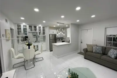 1407 NE 56th St #103, Fort Lauderdale: photo 1 of 20