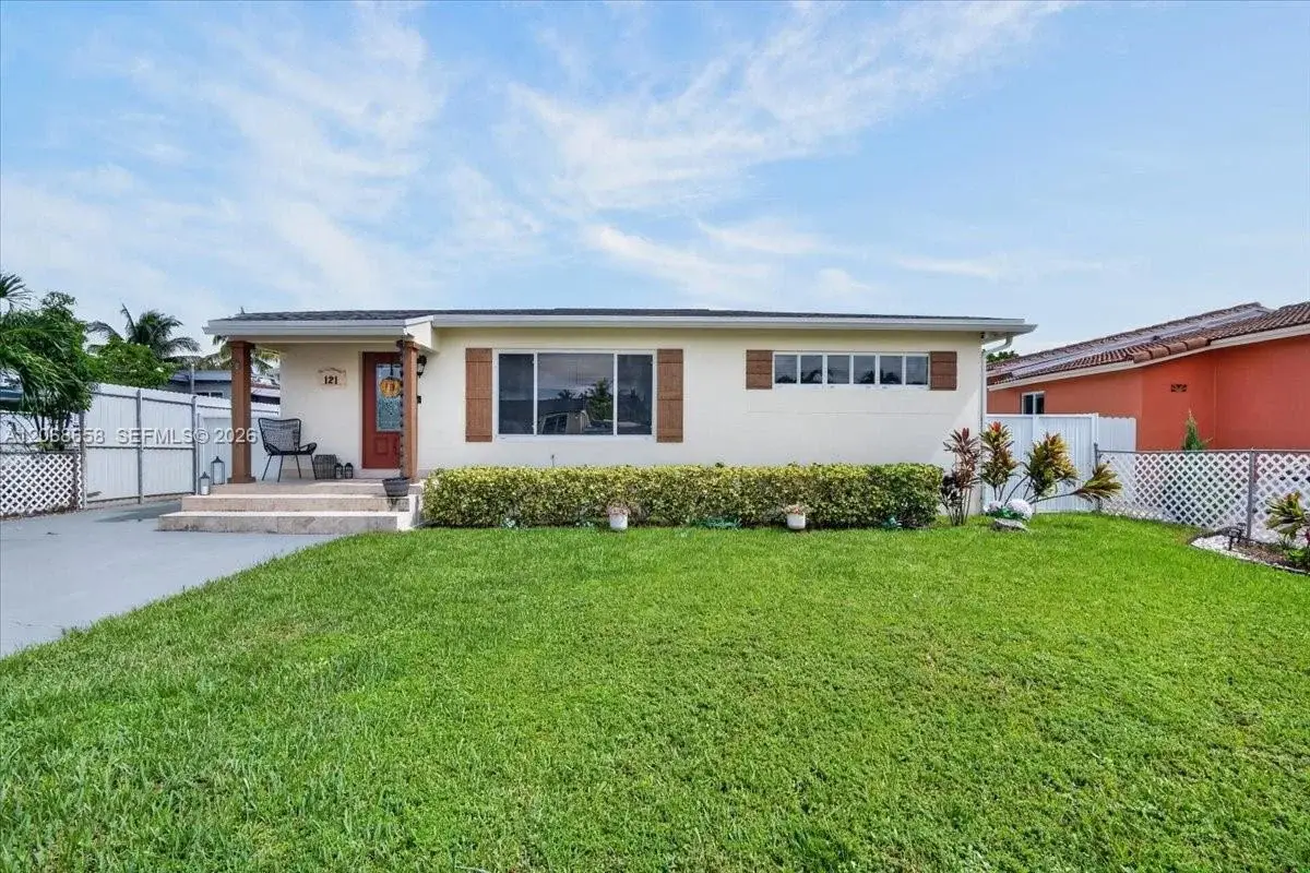121 E 36th St, Hialeah: photo 1 of 32