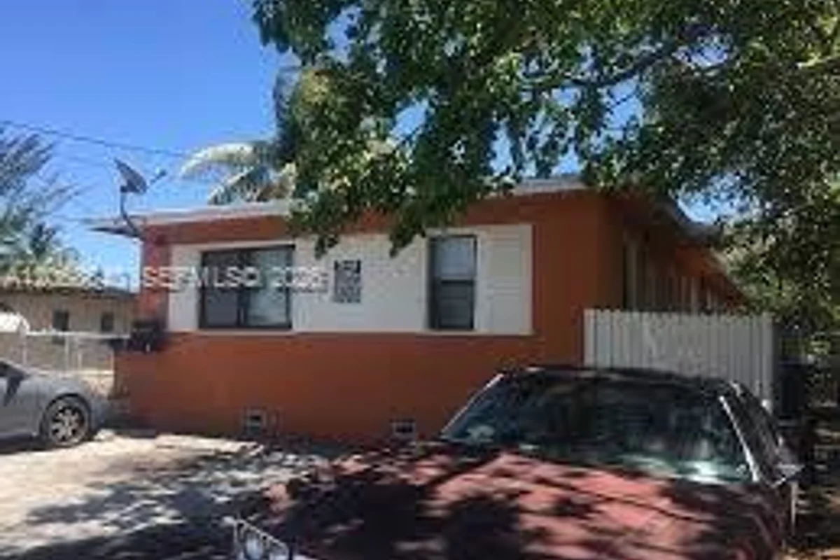 84 NW 71st St #4, Miami: photo 1 of 9