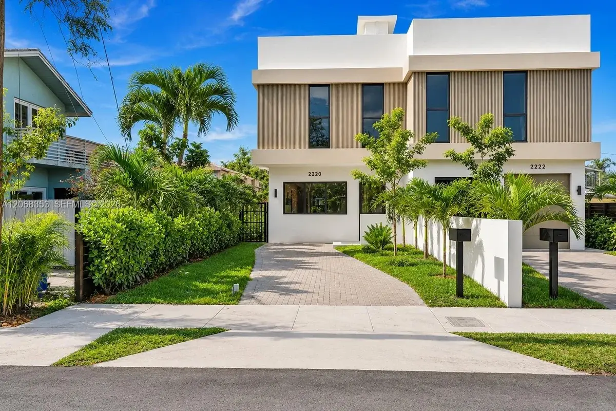 2220 SW 14th St, Miami: photo 1 of 36