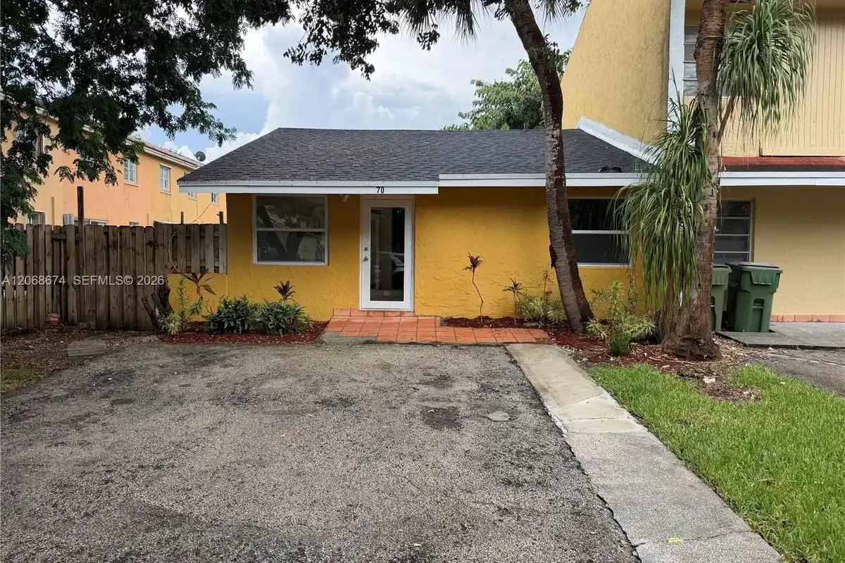 70 SW 14th Ter, Homestead: photo 1 of 14
