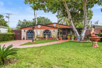 1223 NE 182nd St, North Miami Beach: photo 1 of 18