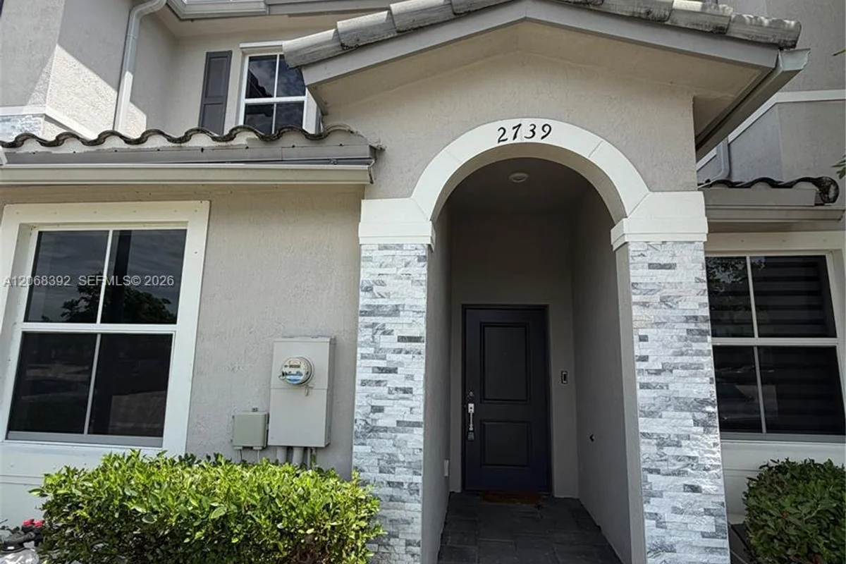 2739 SE 17th St, Homestead: photo 1 of 24