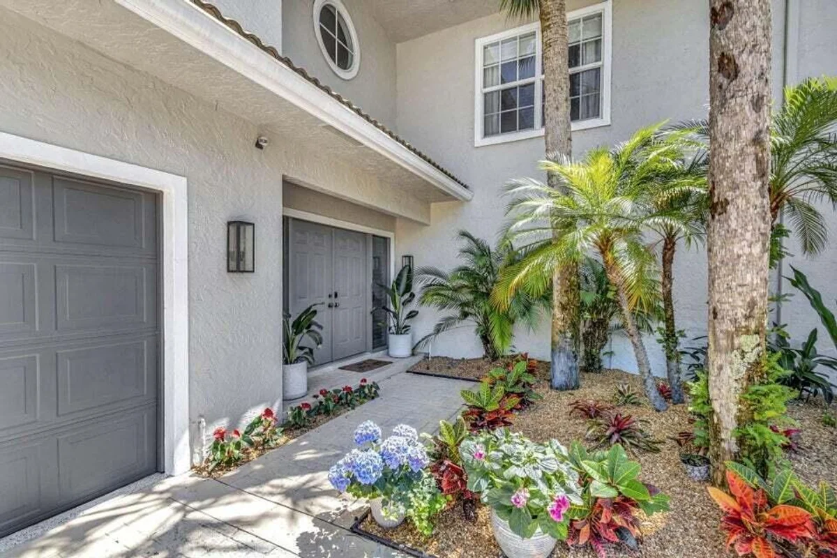 11839 Pebblewood Dr, Wellington: photo 1 of 62