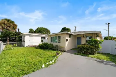 1032 18th St, West Palm Beach: photo 1 of 25