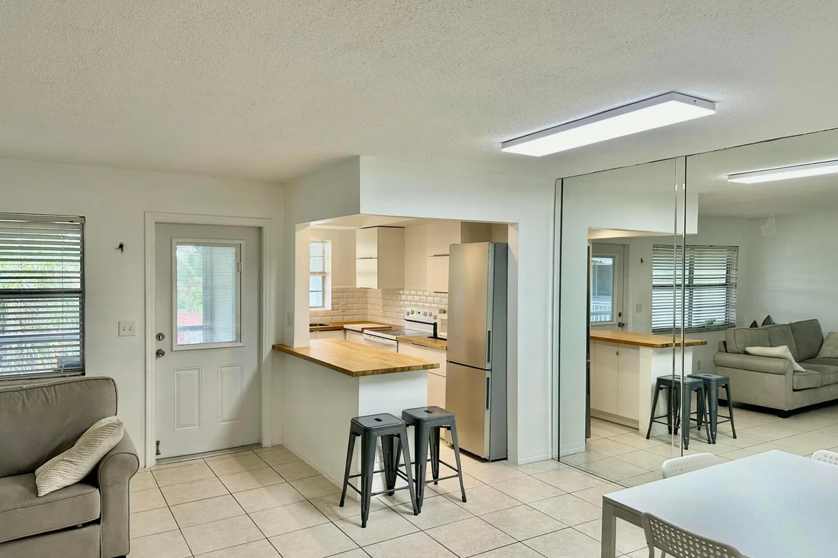 580 Egret Dr #314, Hallandale Beach: photo 1 of 13