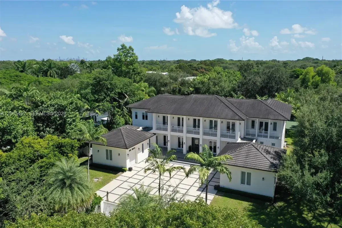 11275 SW 64th Ave, Pinecrest: photo 1 of 41