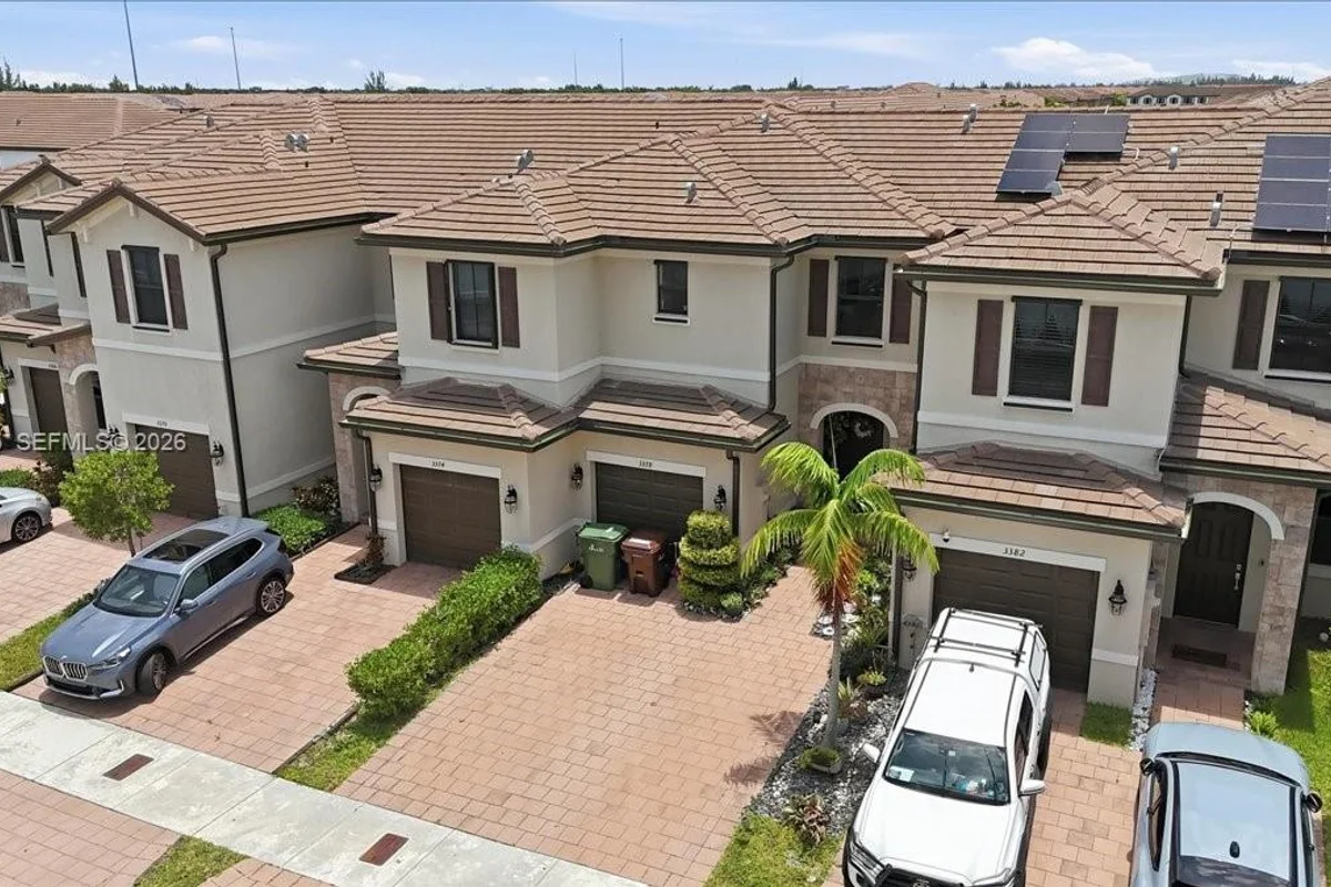 3378 W 112th St, Hialeah: photo 1 of 44