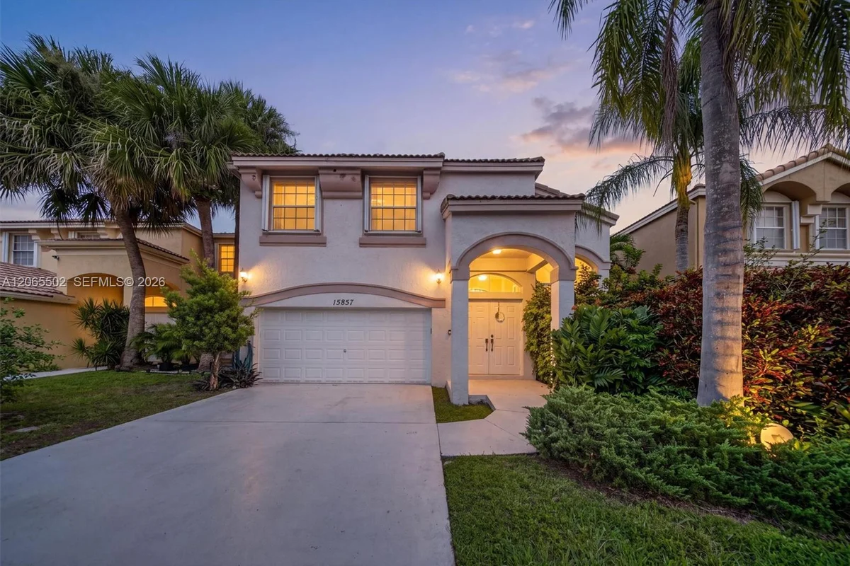 15857 NW 4th Ct, Pembroke Pines: photo 1 of 17